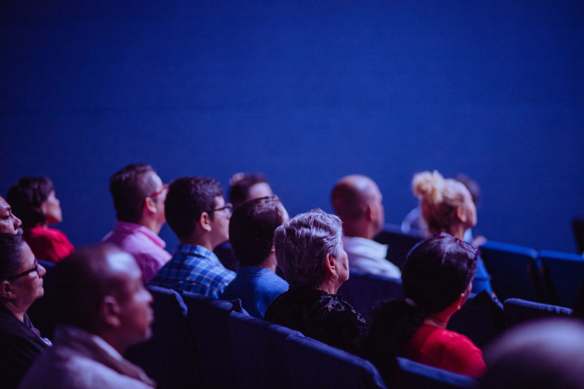 cropped canva people sitting on gang chairs MADyQ2UZKjo